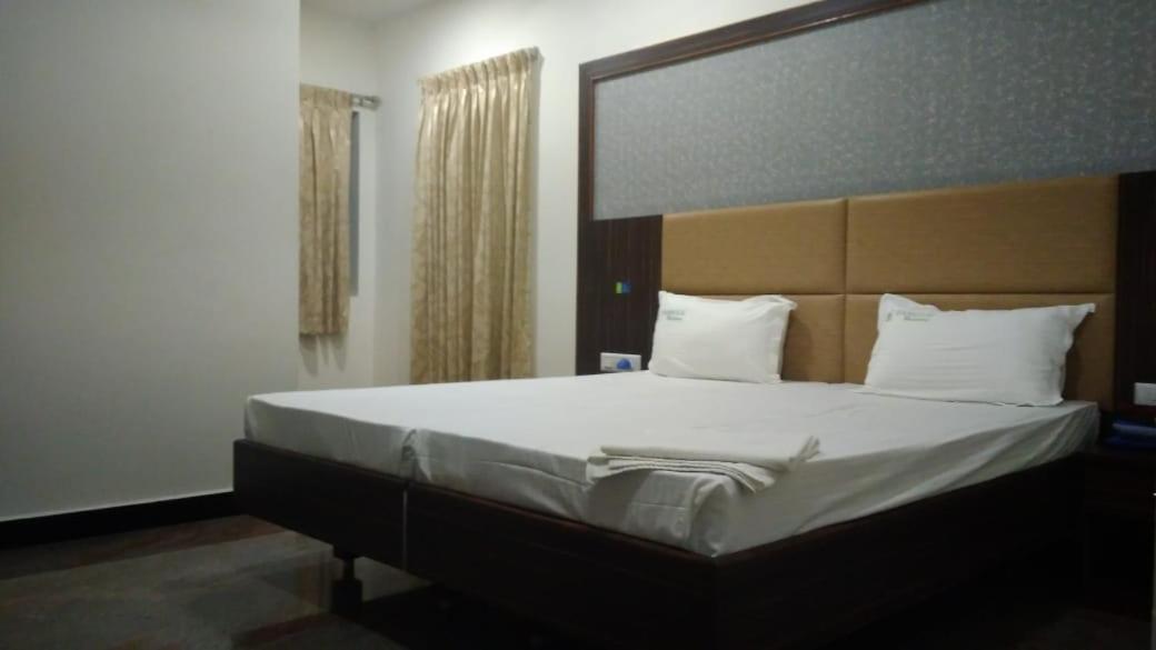 Famous Residency Ξενοδοχείο Tiruchirappalli Εξωτερικό φωτογραφία